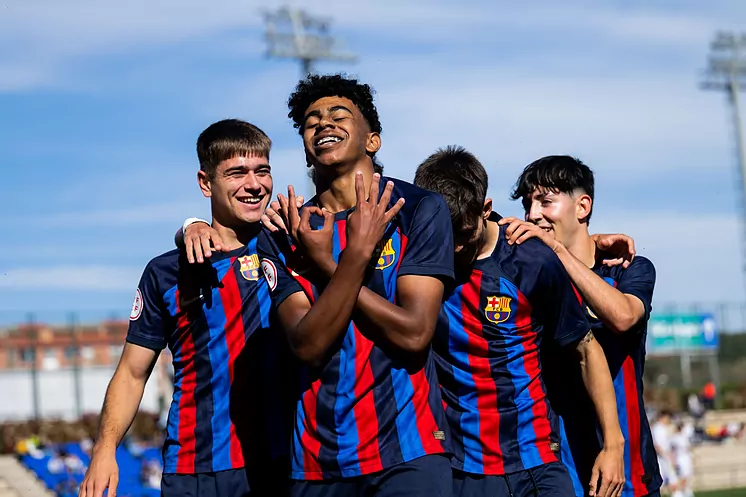 Lamine Yamal, l’espluguí de 15 anys que ha debutat al primer equip del Barça