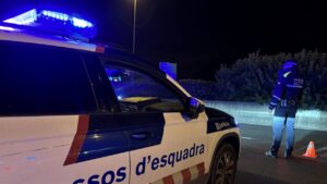 Provoca un accident amb tres vehicles, es nega a fer l’alcoholèmia i es resisteix a la policia ahir a Esplugues de Llobregat