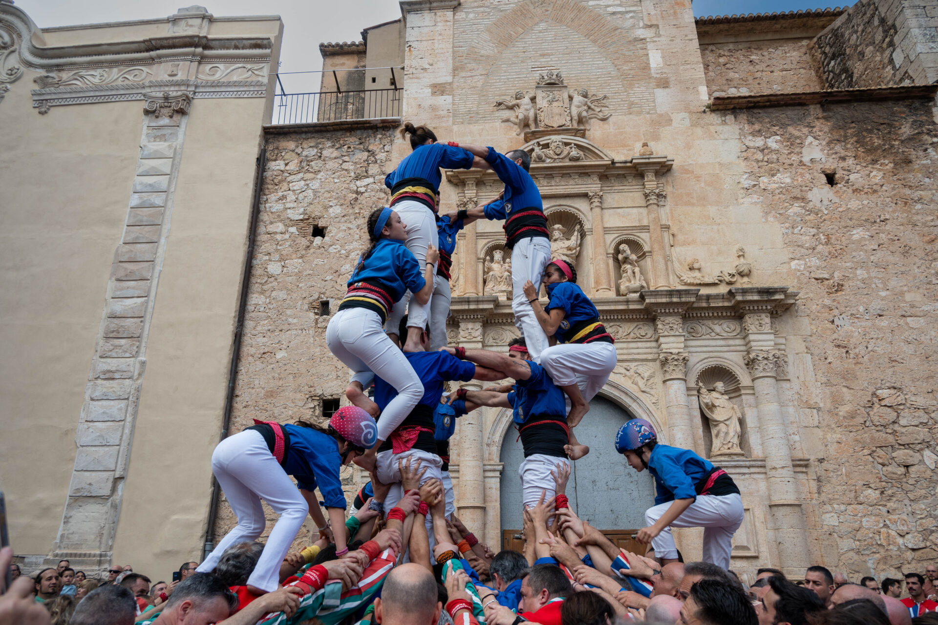 Els Castellers d’Esplugues brillen a la XXIII Trobada de Muixerangues d’Algemesí