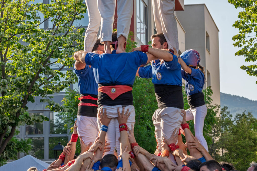 Els Cargolins brillen a Caldes amb la primera torre de l'any