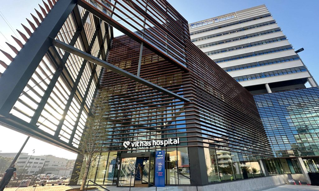 Inaugurat a Esplugues el nou Hospital Vithas, que començarà a atendre pacients aquest octubre