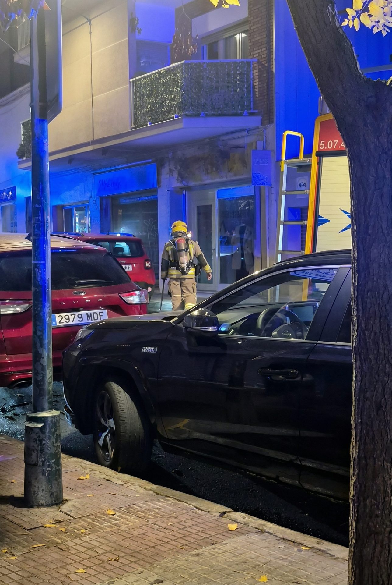 Incendi al carrer del Mestre Joaquim Rosal, 20, bajos, 08950 Esplugues de Llobregat, Barcelona