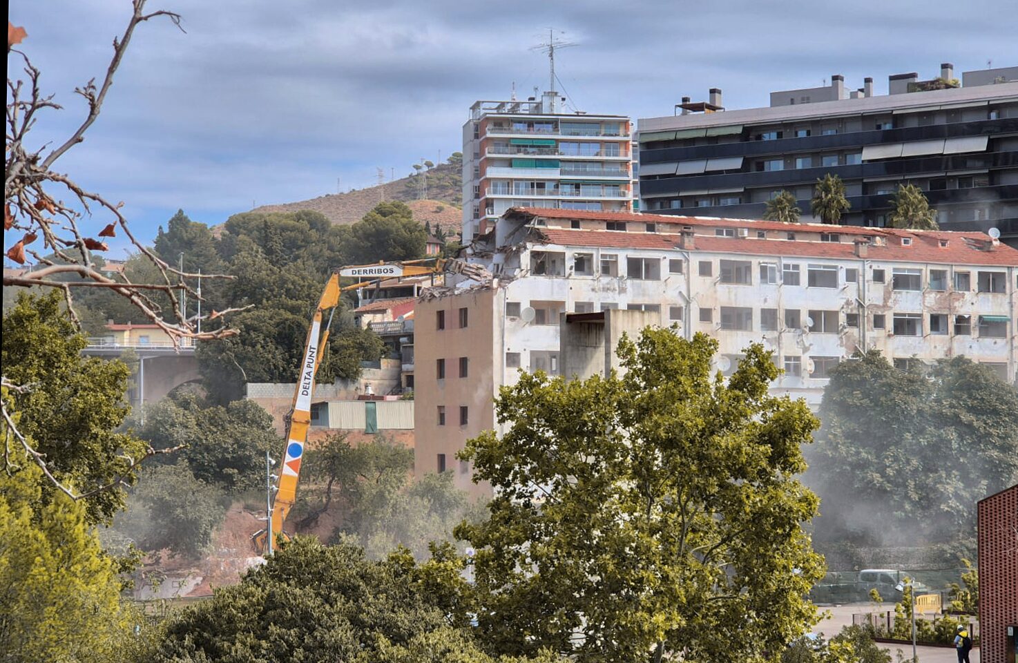 Comença l’enderroc de l’edifici de El Barco cinc mesos després del polèmic desallotjament