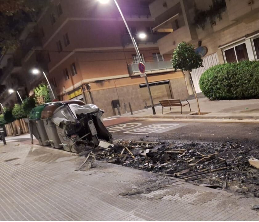 Contenirdors calcinats al C/ Francesc Llunell d'Esplugues de Llobregat