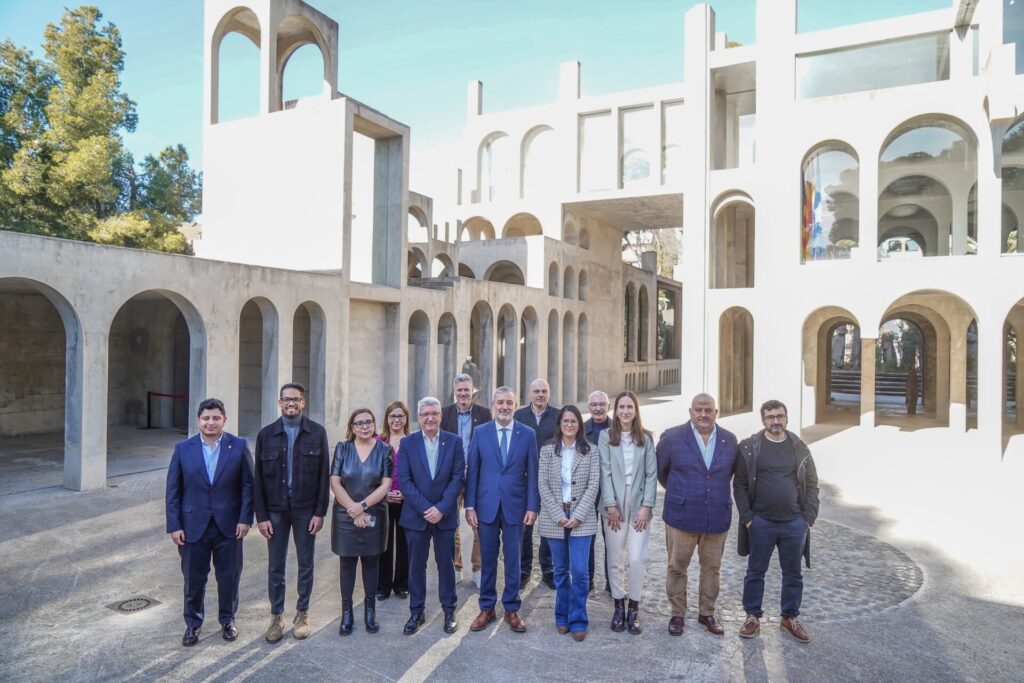 Jaume Collboni visita Esplugues per reforçar els projectes conjunts amb Barcelona