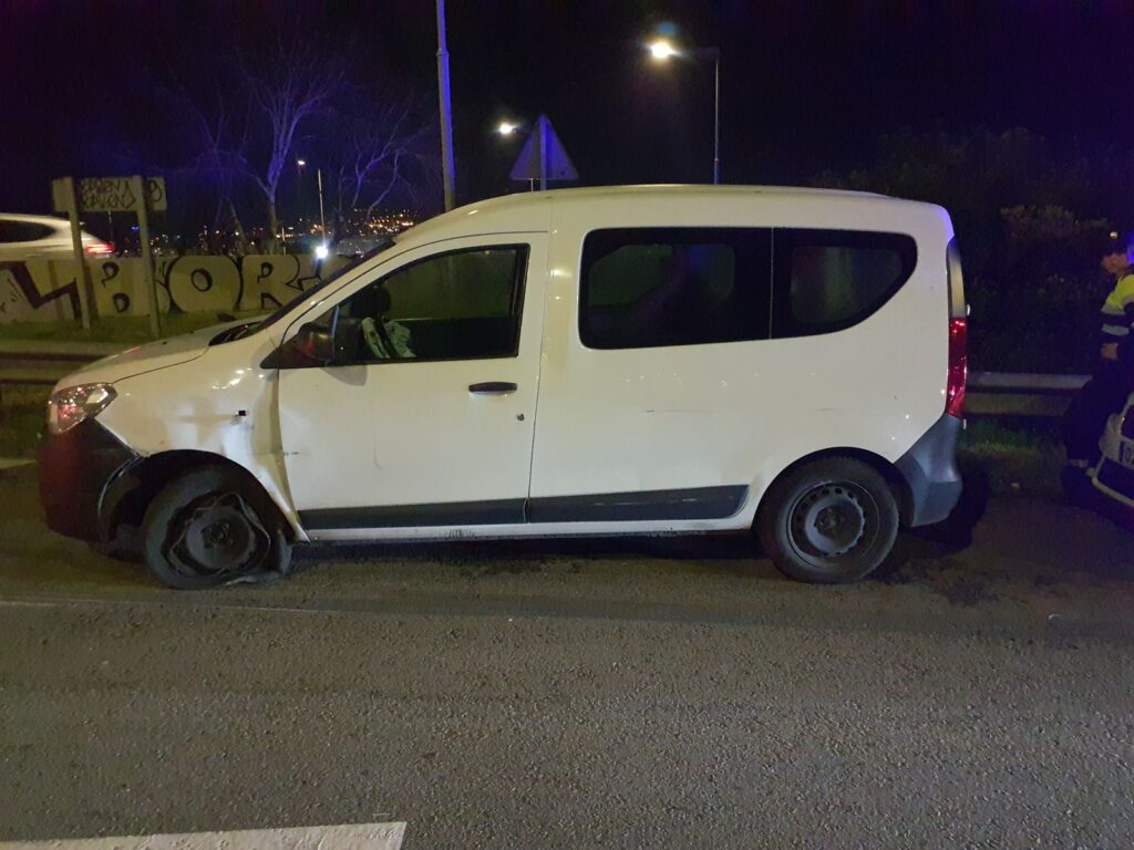 Provoca un accident amb tres vehicles, es nega a fer l’alcoholèmia i es resisteix a la policia ahir a Esplugues de Llobregat