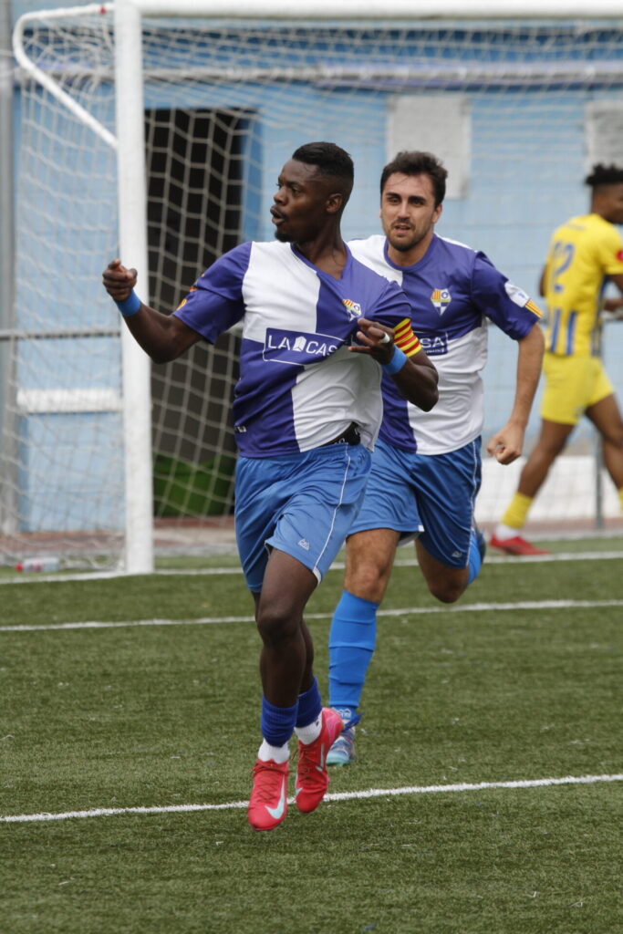El CF Can Vidalet deixa escapar dos punts en un final de partit frenètic davant l'Atlètic Sant Just (2-2)