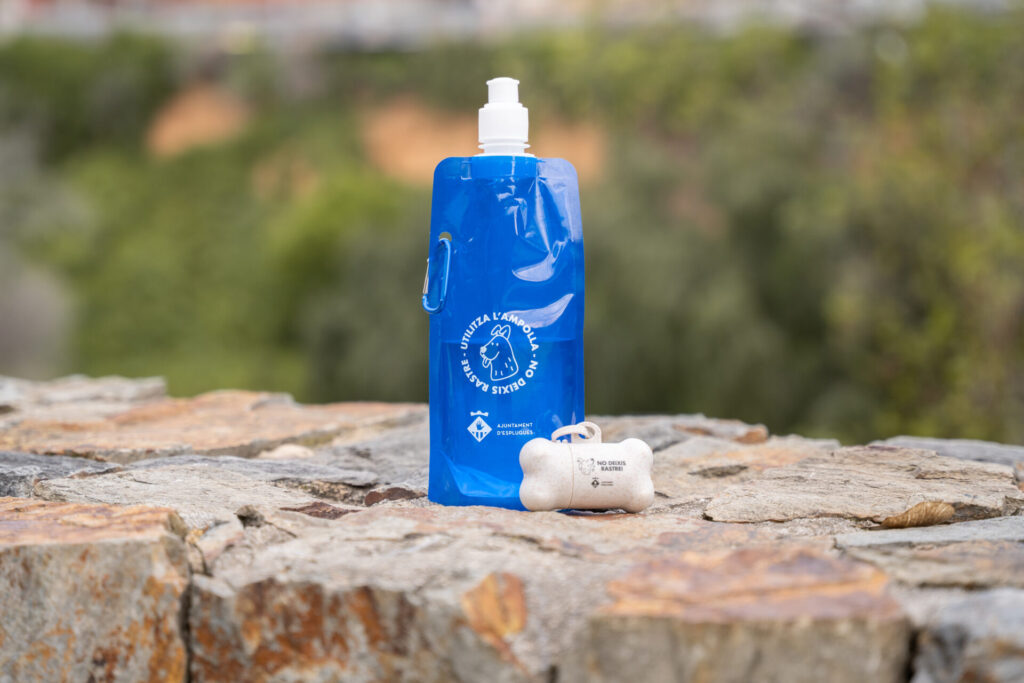 Esplugues impulsa kits gratuïts per mantenir els carrers lliures d'orins dels gossos