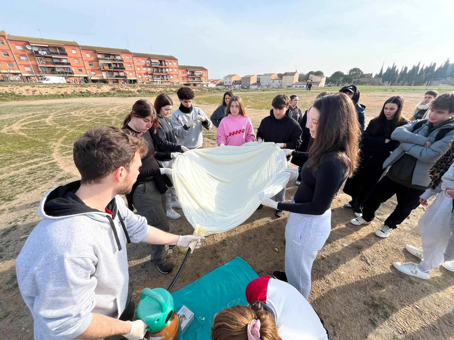 Escola Isabel de Villena envia una sonda a l'espai