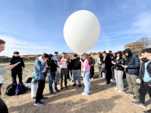 Alumnes d'Esplugues envien una sonda a l'espai