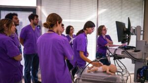 Sant Joan de Déu innova en la formació en cardiologia amb un robot, una sèrie i un 'escape room'